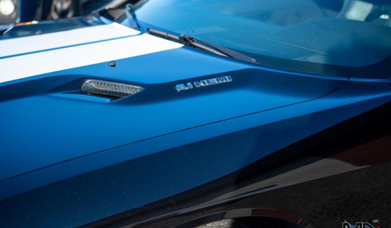
								Dodge Challenger 6.1 V8 SRT first edition full									