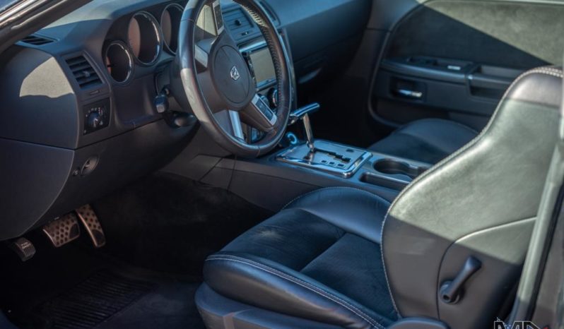 
								Dodge Challenger 6.1 V8 SRT first edition full									