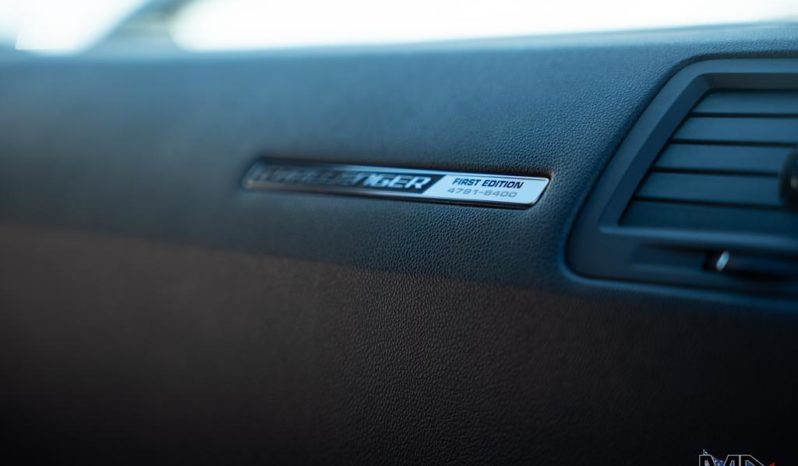 
								Dodge Challenger 6.1 V8 SRT first edition full									