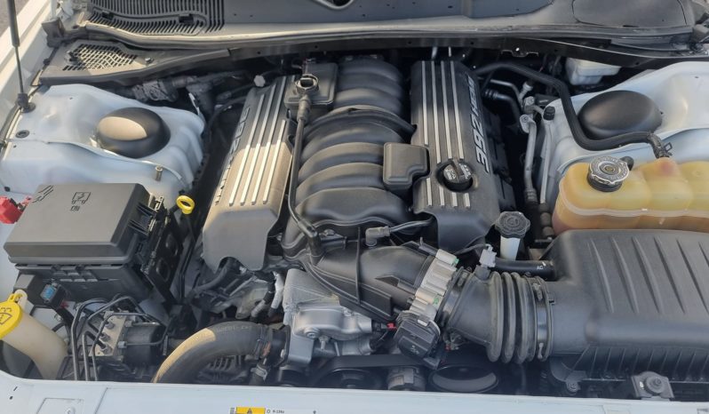 
								Dodge Challenger 6.4 V8 SRT8 full									