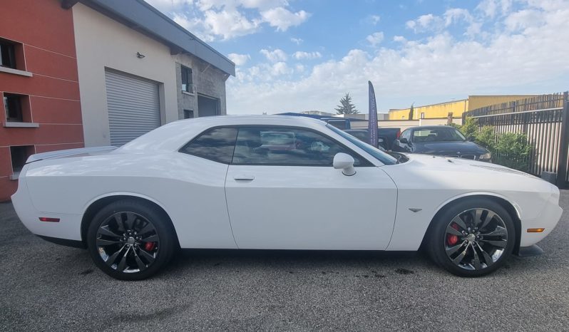 
								Dodge Challenger 6.4 V8 SRT8 full									