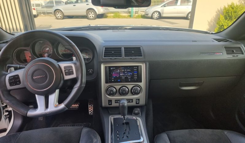 
								Dodge Challenger 6.4 V8 SRT8 full									