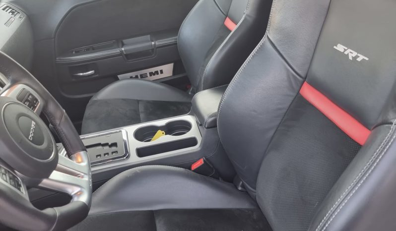 
								Dodge Challenger 6.4 V8 SRT8 full									