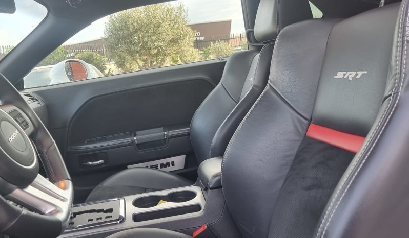 
								Dodge Challenger 6.4 V8 SRT8 full									