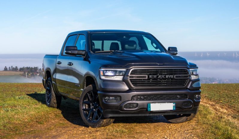 
								Dodge RAM 5.7 V8 Sport full									